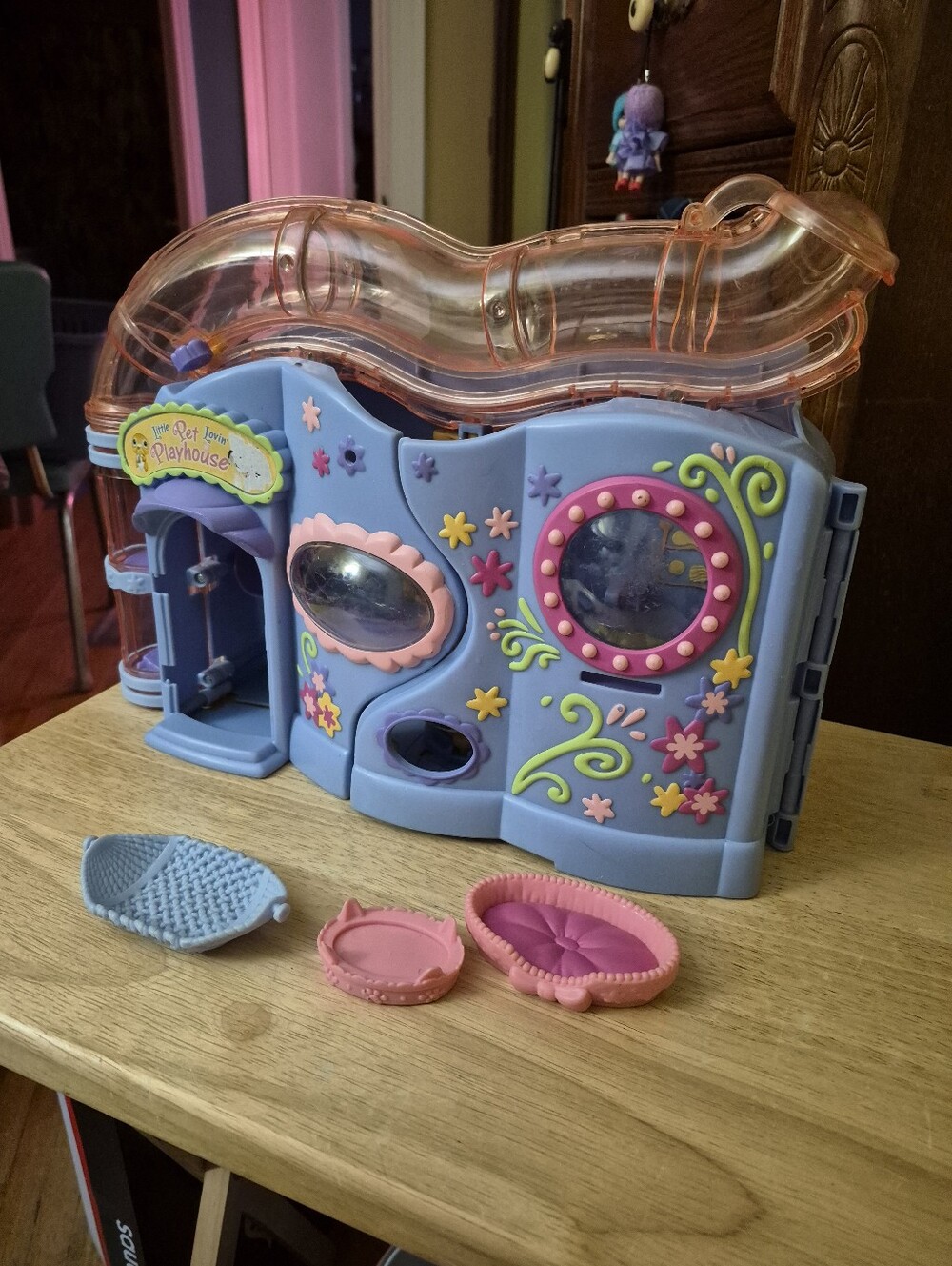 Vintage 2004 Hasbro Littlest Pet Shop Little Lovin' Pet Playhouse